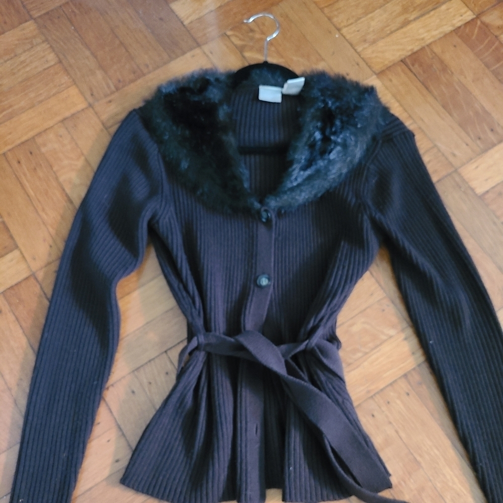 Emma james sweater w faux fur Hp🔥🔥🔥